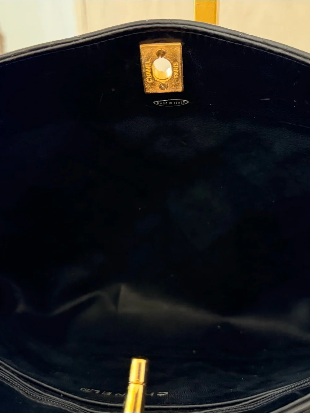 CHANEL Black Quilted Leather Shoulder Bag with Gold Chain